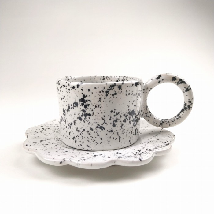 ceramiczna filiżanka