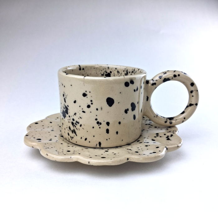 filiżanka nakrapiana kwiatek