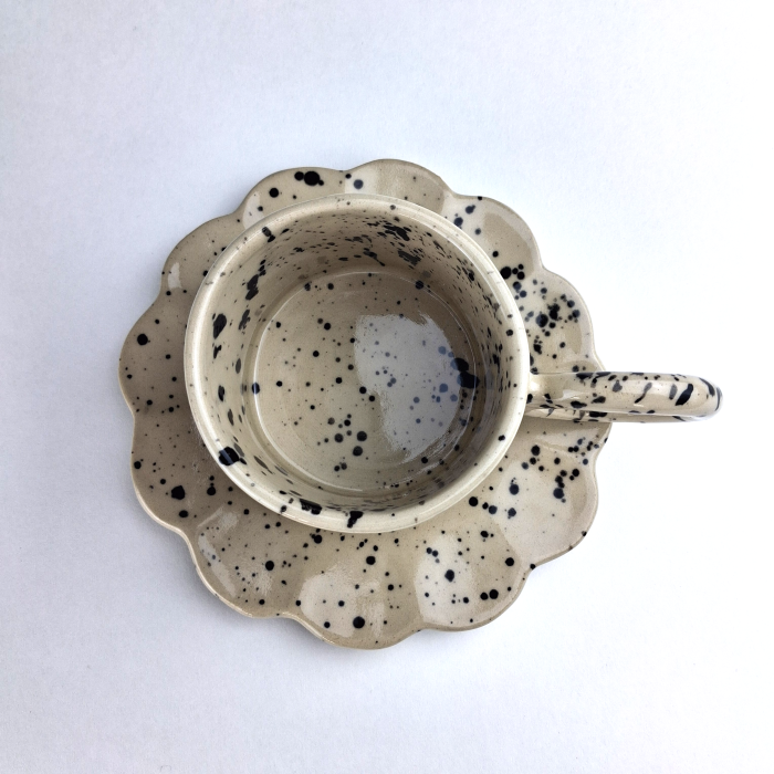 filiżanka ceramiczna nakrapiana kwiatek