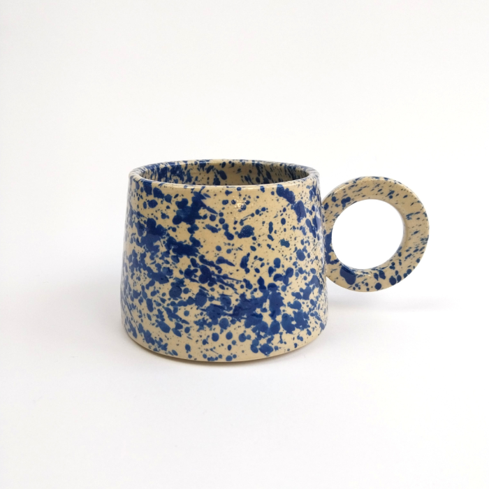 kubek ceramiczny niebiesko nakrapiany